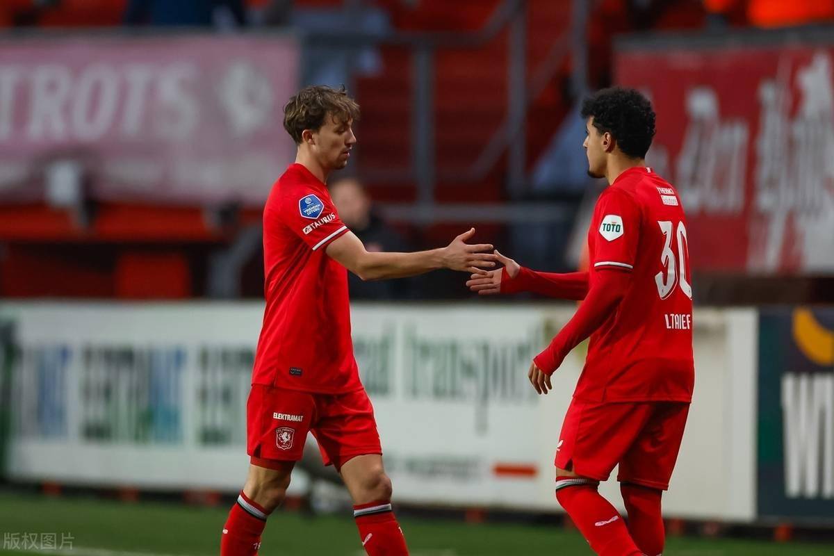 爱游戏官网-重磅！今晚武汉三镇绝杀压哨——中超节点到来赛前里昂备战荷甲，尤文图斯状态回暖备战足总杯的简单介绍